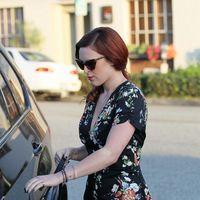 Rumer Willis exits Neil George Salon carrying a garment bag | Picture 111188